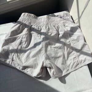 Women's Lululemon Gray Beige Athletic Tracker Shorts sz 4 - 3" inseam